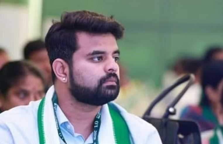 ಡಿಜಿಟಲ್‌ ಸಾಕ್ಷಿಗಳನ್ನು ಕೇಳಿದ ಪ್ರಜ್ವಲ್ ರೇವಣ್ಣ: ಆಕ್ಷೇಪಣೆ ಸಲ್ಲಿಸಲು ಹೈಕೋರ್ಟ್ ನಿರ್ದೇಶನ